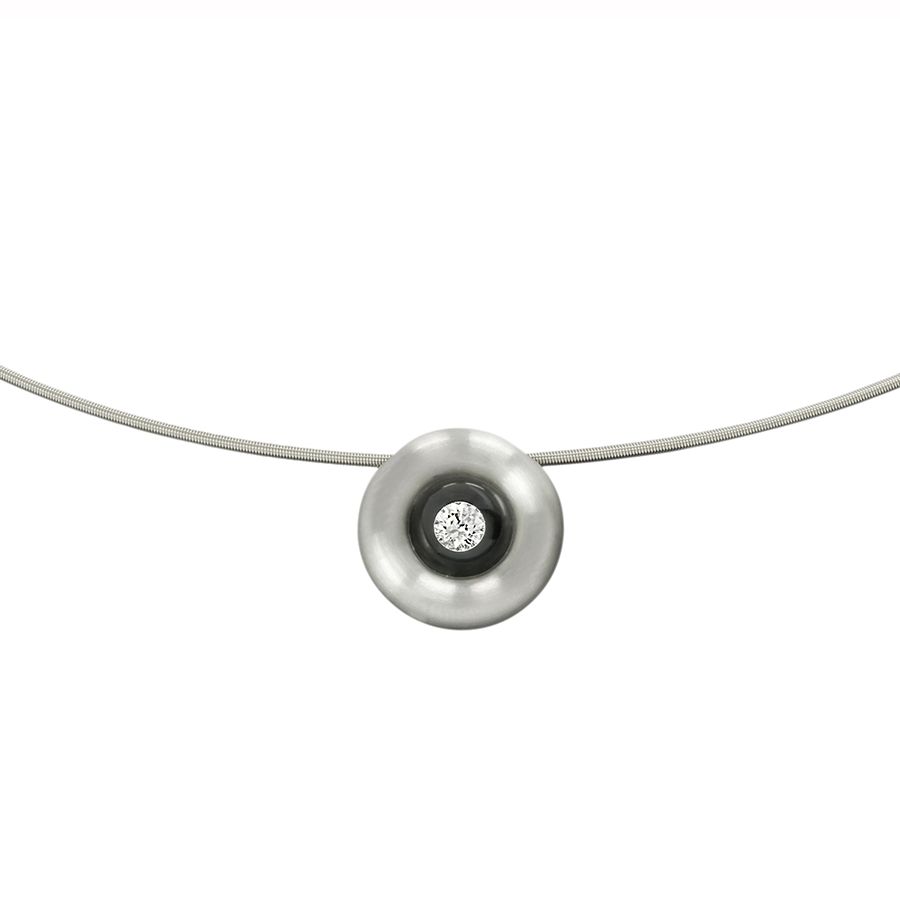 Een stalen hanger Schmuckwerk model Diamant in Glas met een diamant 0.07 crt TW VS. 
